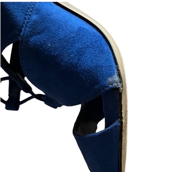 Madden girl cobalt blue, opened toed 4inch stiletto heels. Zipper in the back. - Picture 6 of 8